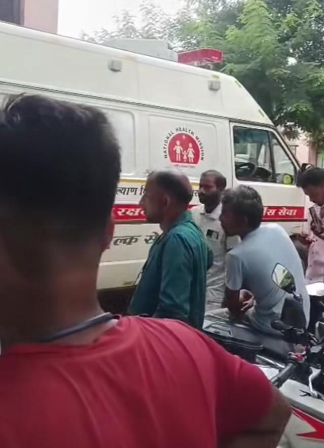 अनियंत्रित बाइक से गिरकर महिला की मौत, रक्षाबंधन मनाकर लौट रही थी घर