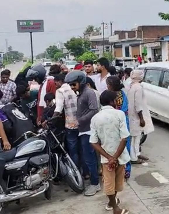 पिकअप – बाइक&nbsp; में भीषण टक्कर, बच्ची समेत दो गंभीर