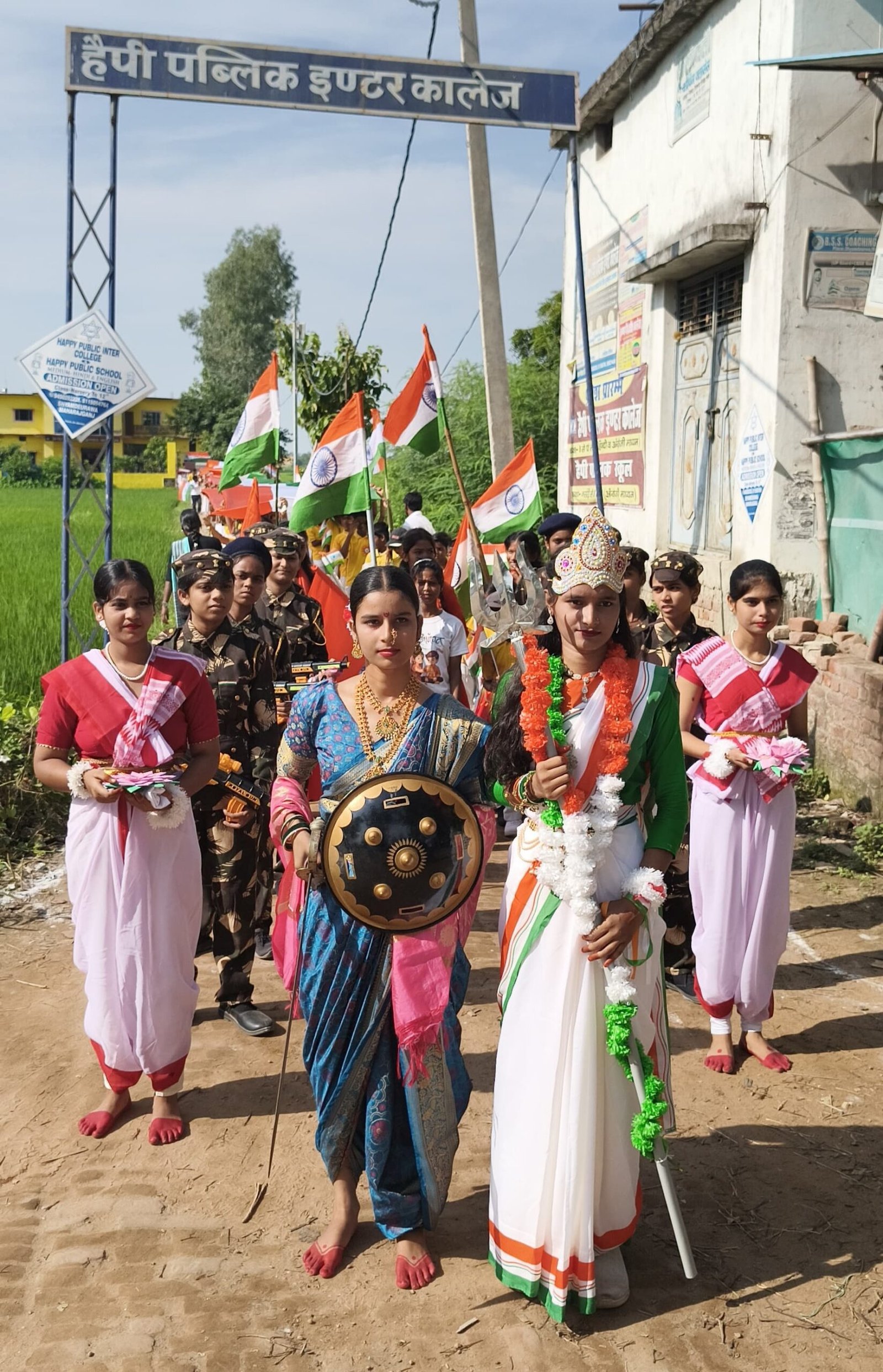 हैपी पब्लिक इंटर कॉलेज में हर्षोल्लास से मना 80वां स्वतंत्रता दिवस, 201 मीटर तिरंगा लेकर निकली देशभक्ति रैली