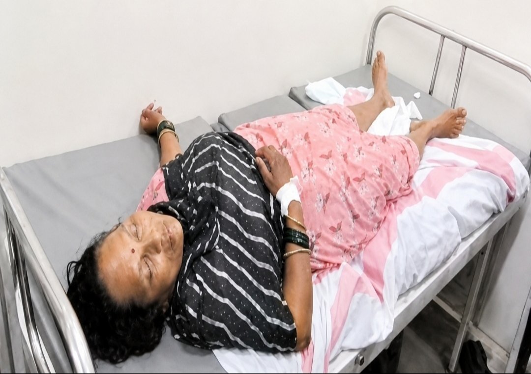 खाना खाने के बाद एक ही परिवार के तीन लोगों की तबीयत बिगड़ी, गोरखपुर रेफर